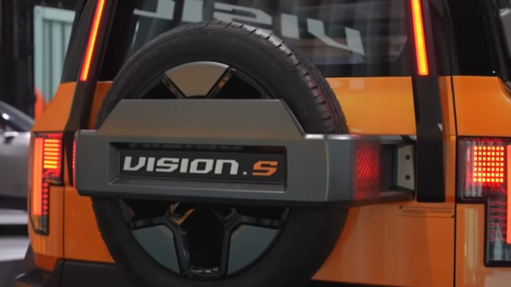 Mahindra Vision S